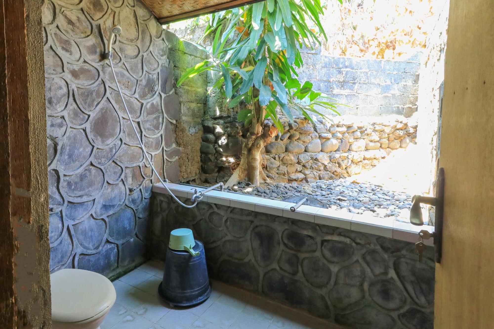 Hotel Tara Bar&Resto Air Sanih Kubutambahan  Habitación foto